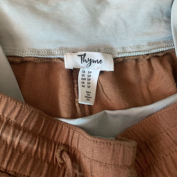 🔥 2/$50 🔥 Thyme Maternity Capris - Picture 5 of 5